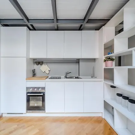 Διαμέρισμα Guesthost - Amazing Loft - 350 M Far From Dateo Station