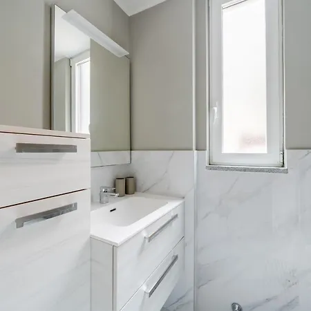 Guesthost - Amazing Loft - 350 M Far From Dateo Station Διαμέρισμα *